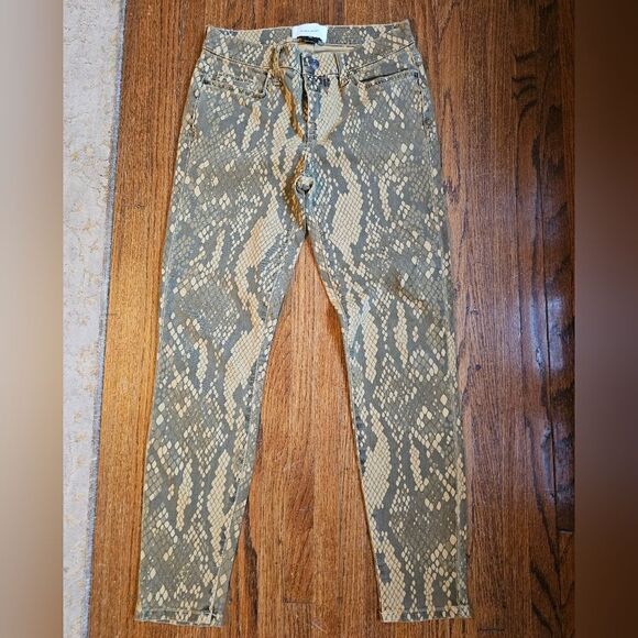 Current/Elliott snake skin looking ankle jeans sz 25 with 27" inseam. Excellent - Picture 6 of 7